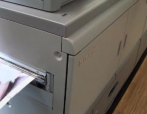 Digitale Produktionsdrucker können auch Neon-Farben