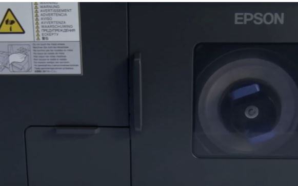 Epson CW-C8000 nimmt große Etikettenrollen auf