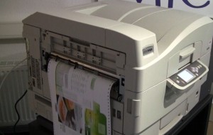 F36C Color Endlosdrucker bei schweren Materialien und Etiketten.