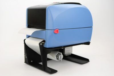 IDENTjet-Peelfunktion.  Desktop-Drucker mit Peeler und Rewinder