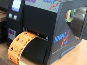 Schlaufen-Etiketten bedrucken mit einem Profi-Drucker
