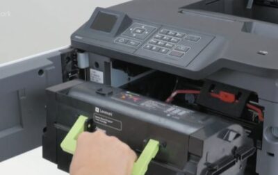 Tausch der Toner-Kassette beim LEXMARK MS821 dn