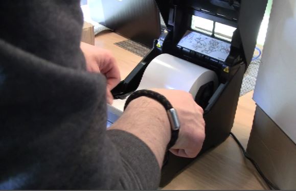 Thermodirekt-Druck = SATO CT4-LX Linerless Etikettendrucker für kurzlebige Ausgaben